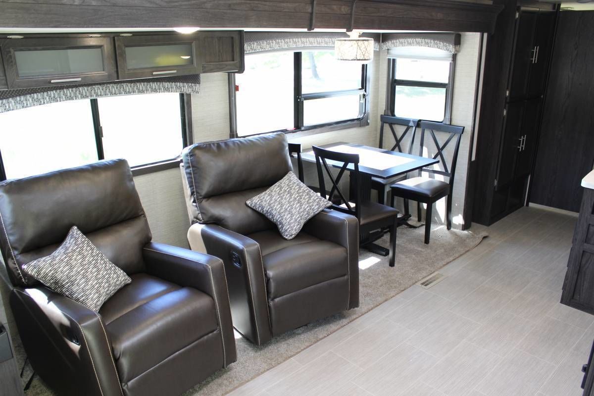 Photo 15 - 2018 Dutchmen Travel Trailer rental photo 17