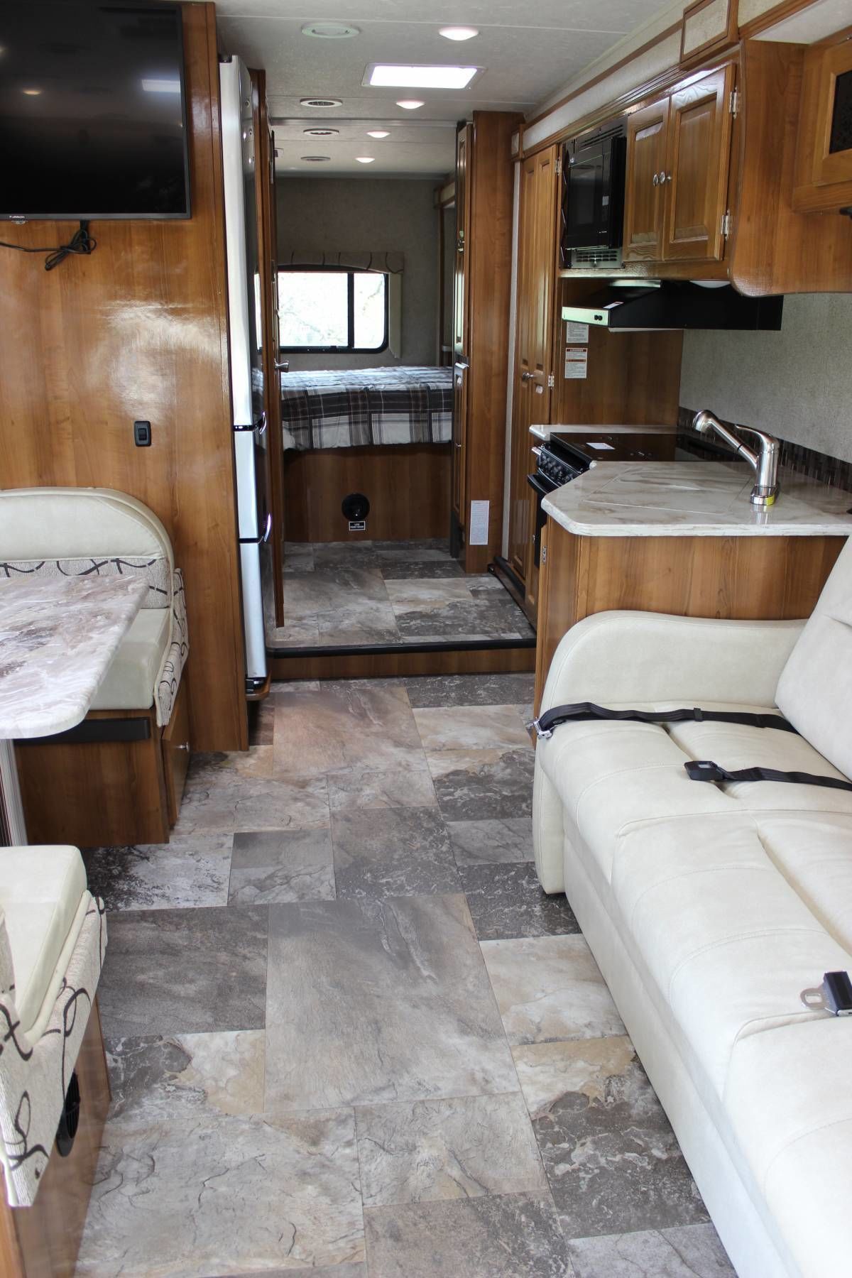 Photo 29 - 2019 Coleman Class C Motorhome rental photo 31