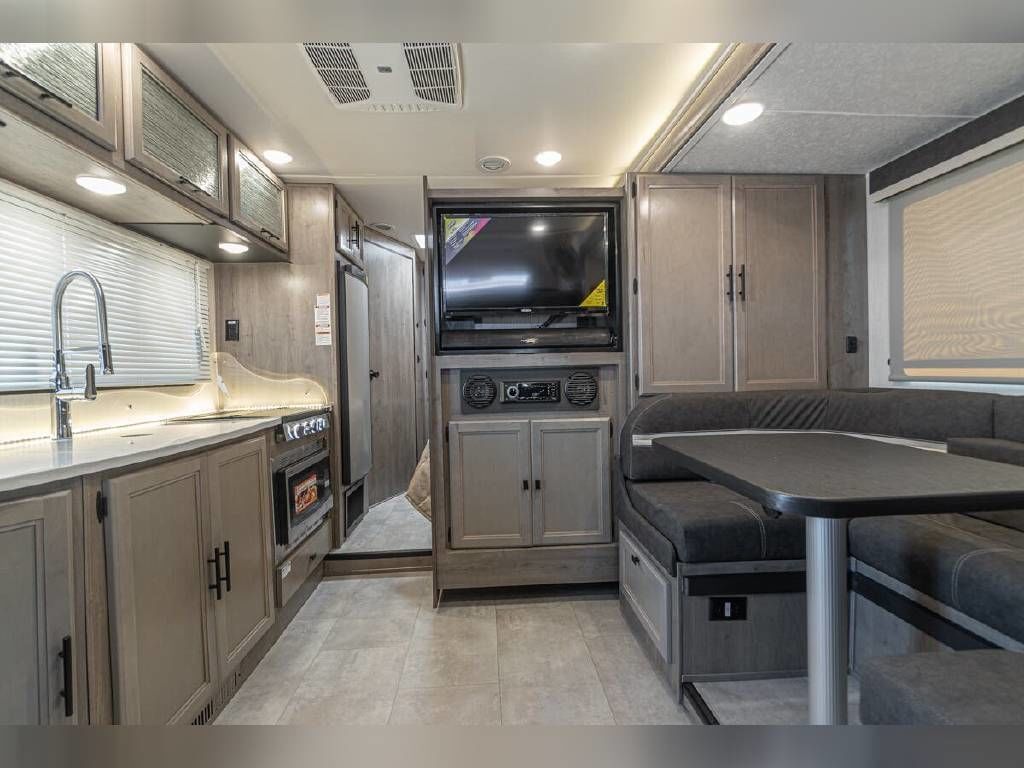 Photo 8 - 2019 Coachmen Class C Motorhome rental photo 10