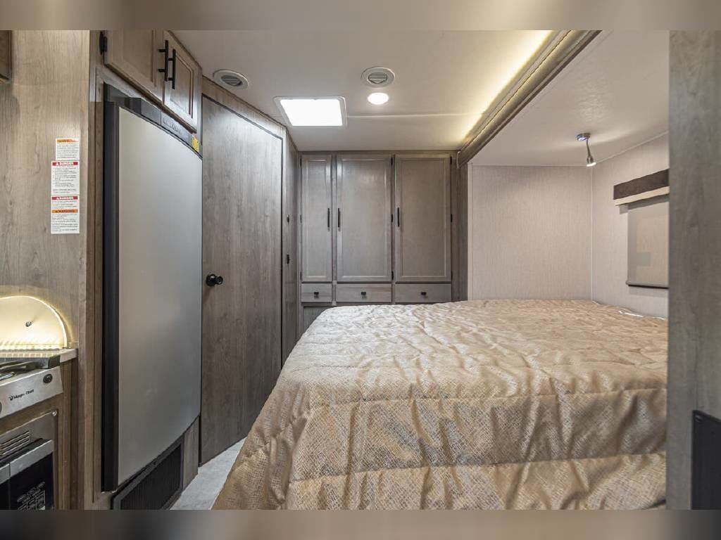 Photo 13 - 2019 Coachmen Class C Motorhome rental photo 15
