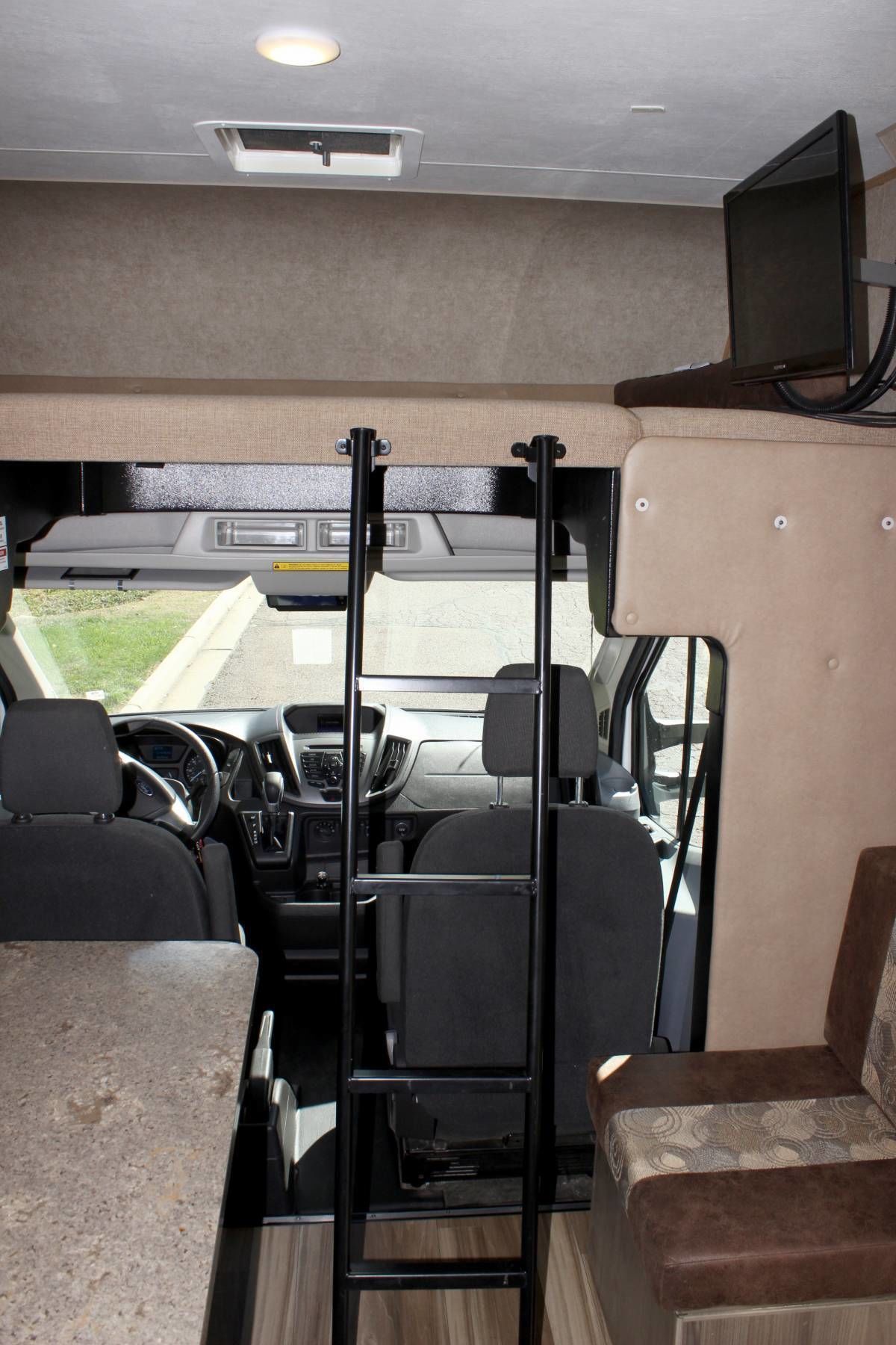Photo 17 - 2017 Coachmen Class C Motorhome rental photo 19