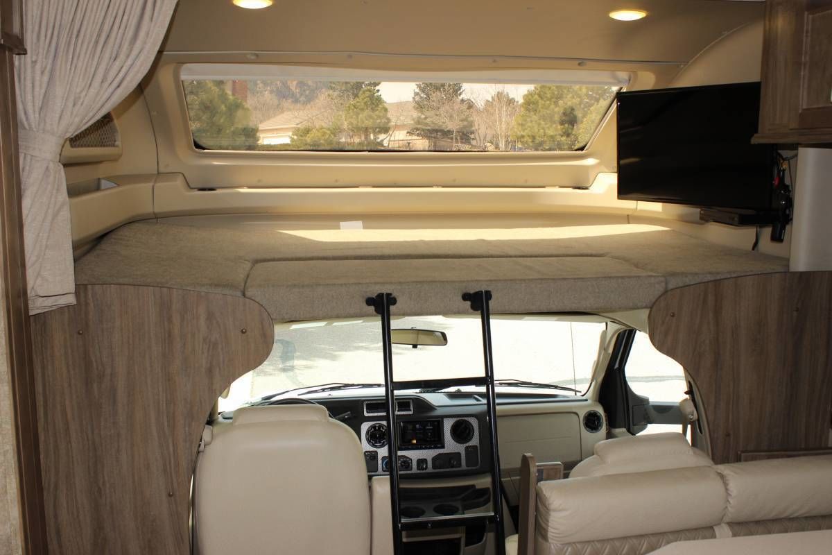 Photo 5 - 2018 Jayco Class C Motorhome rental photo 7