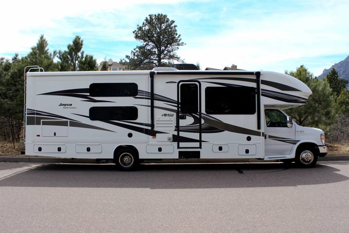 Photo 9 - 2018 Jayco Class C Motorhome rental photo 11