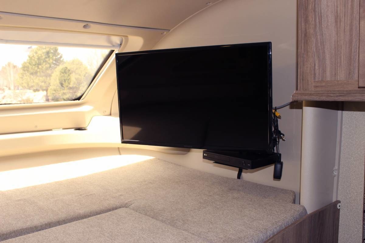 Photo 11 - 2018 Jayco Class C Motorhome rental photo 13