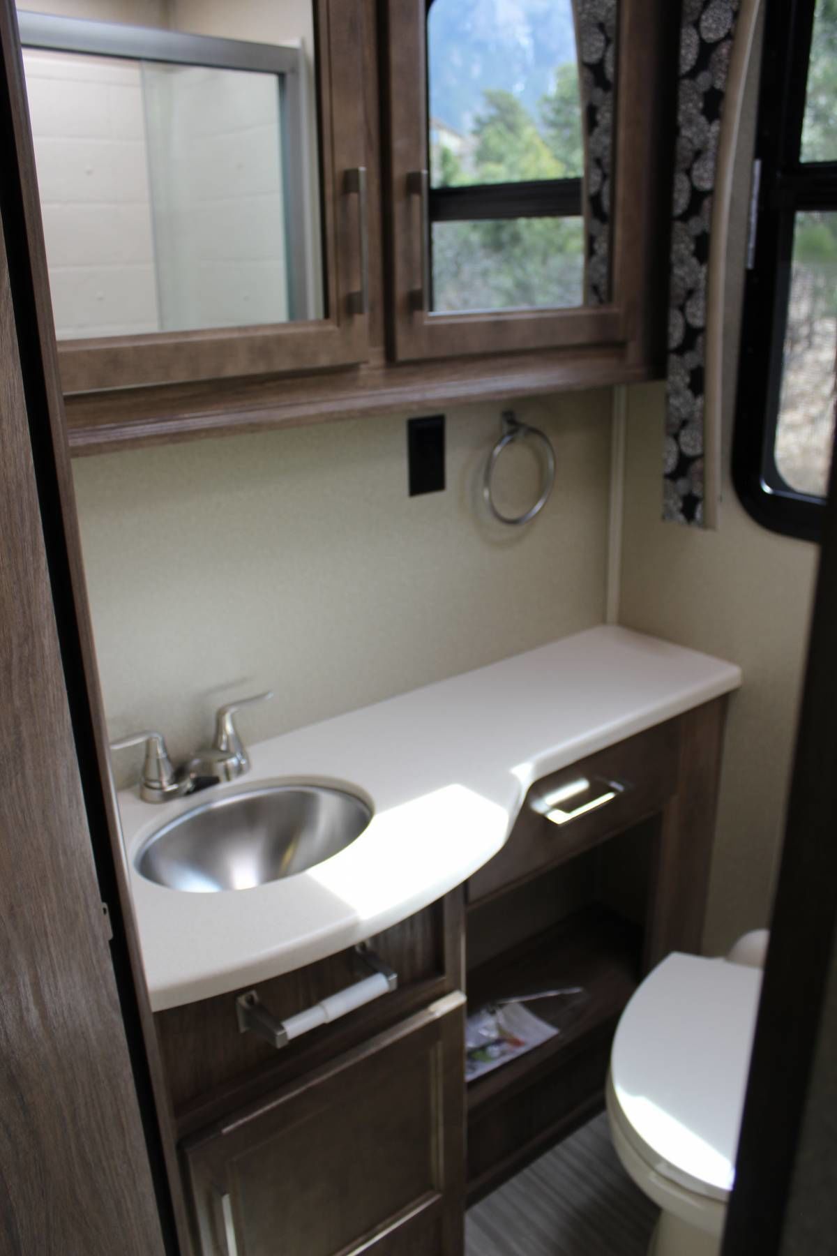 Photo 13 - 2018 Jayco Class C Motorhome rental photo 15