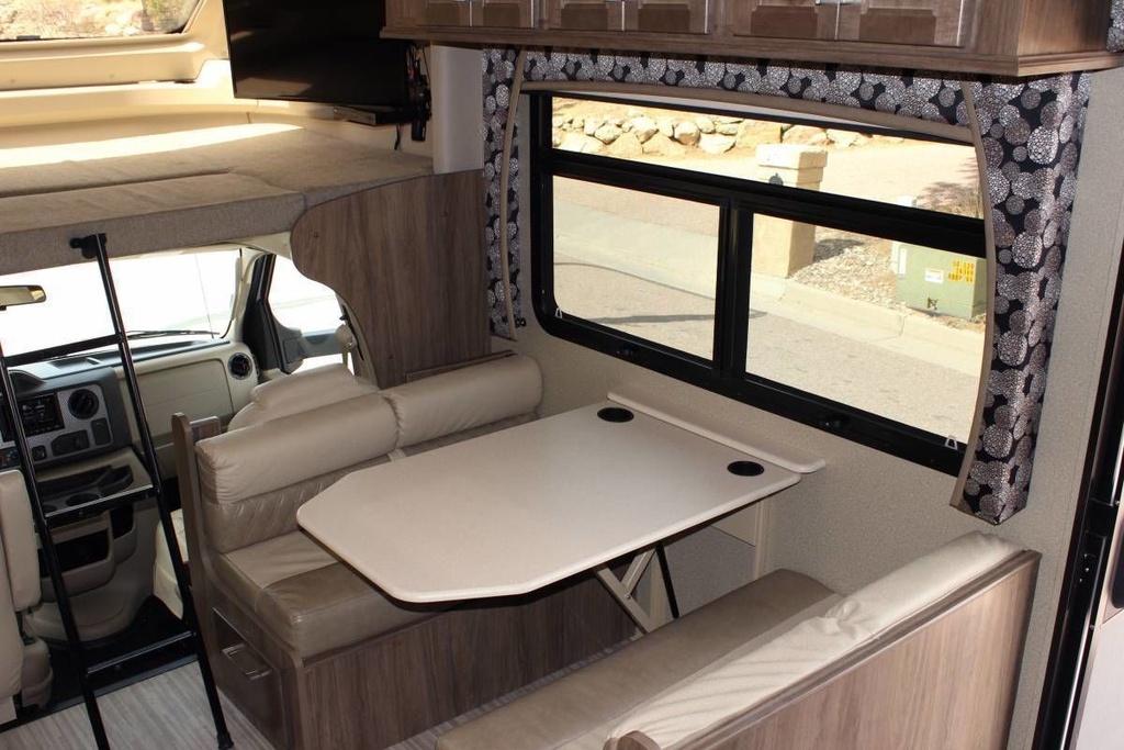 Photo 15 - 2018 Jayco Class C Motorhome rental photo 17