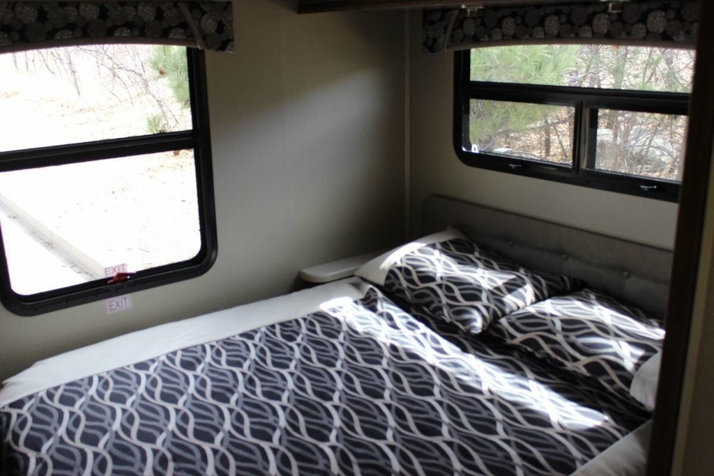 Photo 17 - 2018 Jayco Class C Motorhome rental photo 19