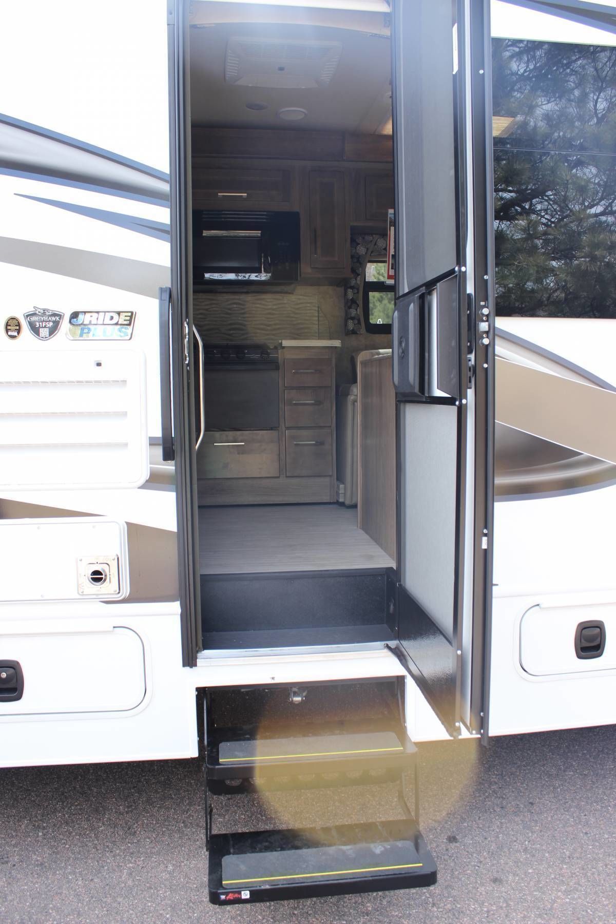 Photo 25 - 2018 Jayco Class C Motorhome rental photo 27