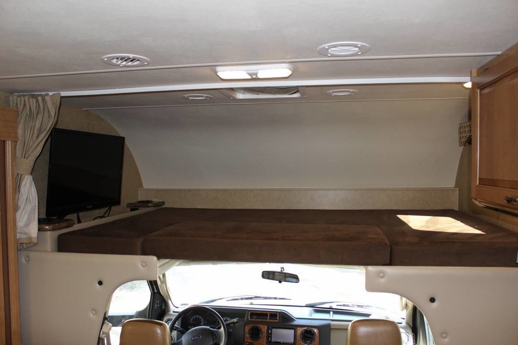 Photo 4 - 2016 Thor Class C Motorhome rental photo 6