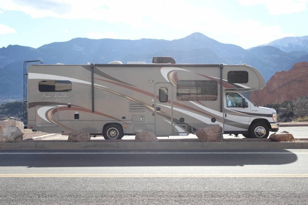Photo 7 - 2016 Thor Class C Motorhome rental photo 9
