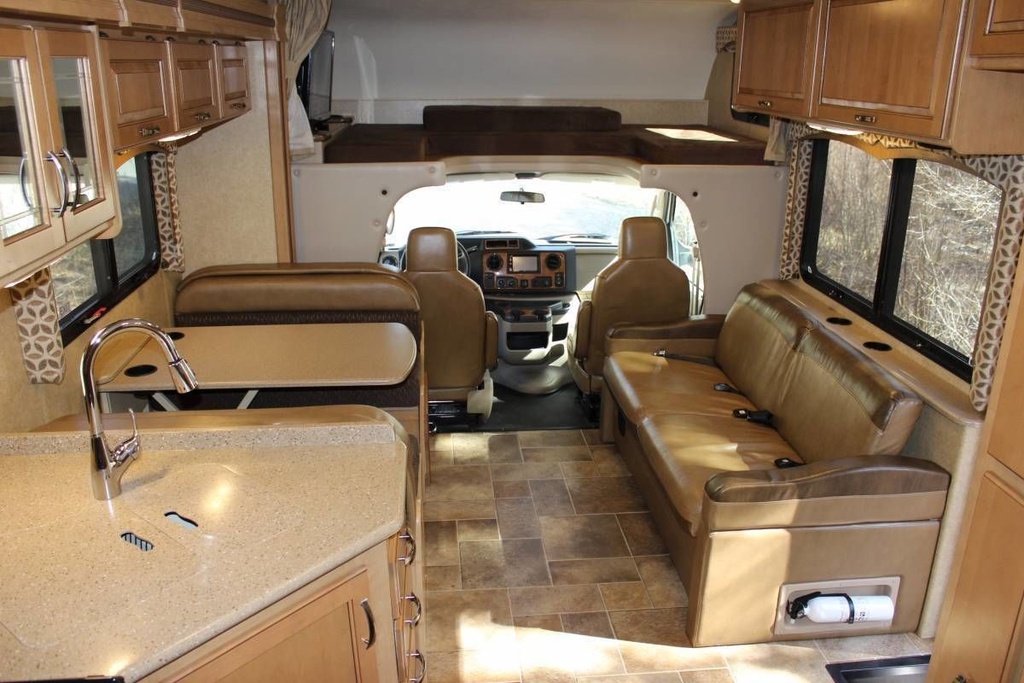 Photo 12 - 2016 Thor Class C Motorhome rental photo 14