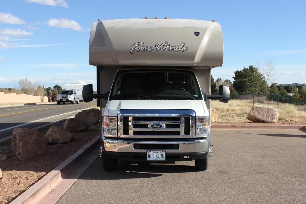 Photo 13 - 2016 Thor Class C Motorhome rental photo 15