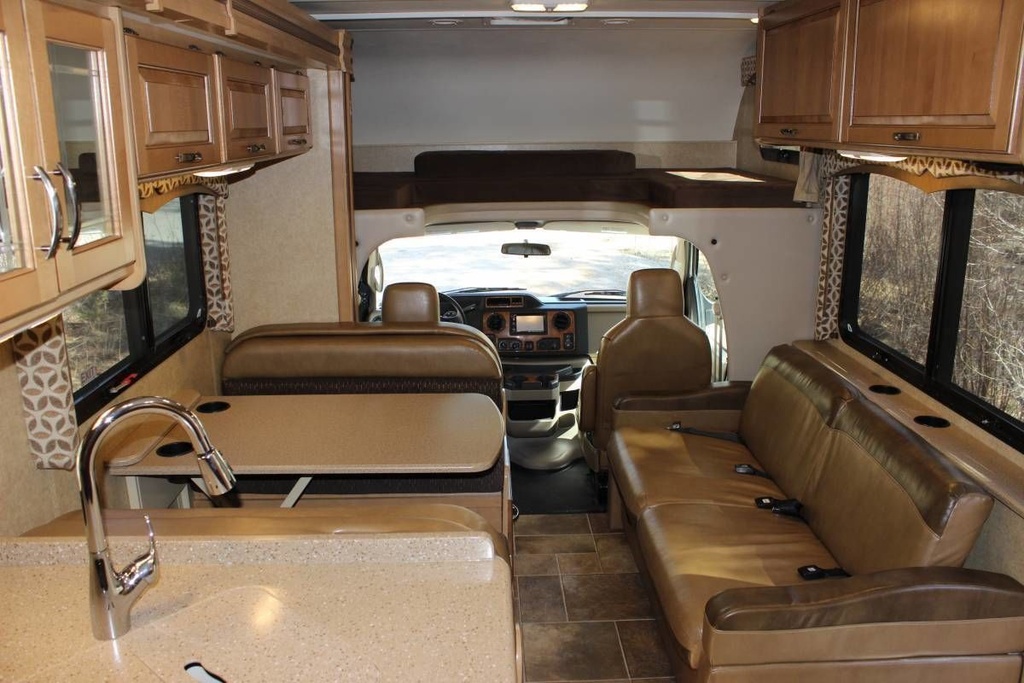 Photo 14 - 2016 Thor Class C Motorhome rental photo 16