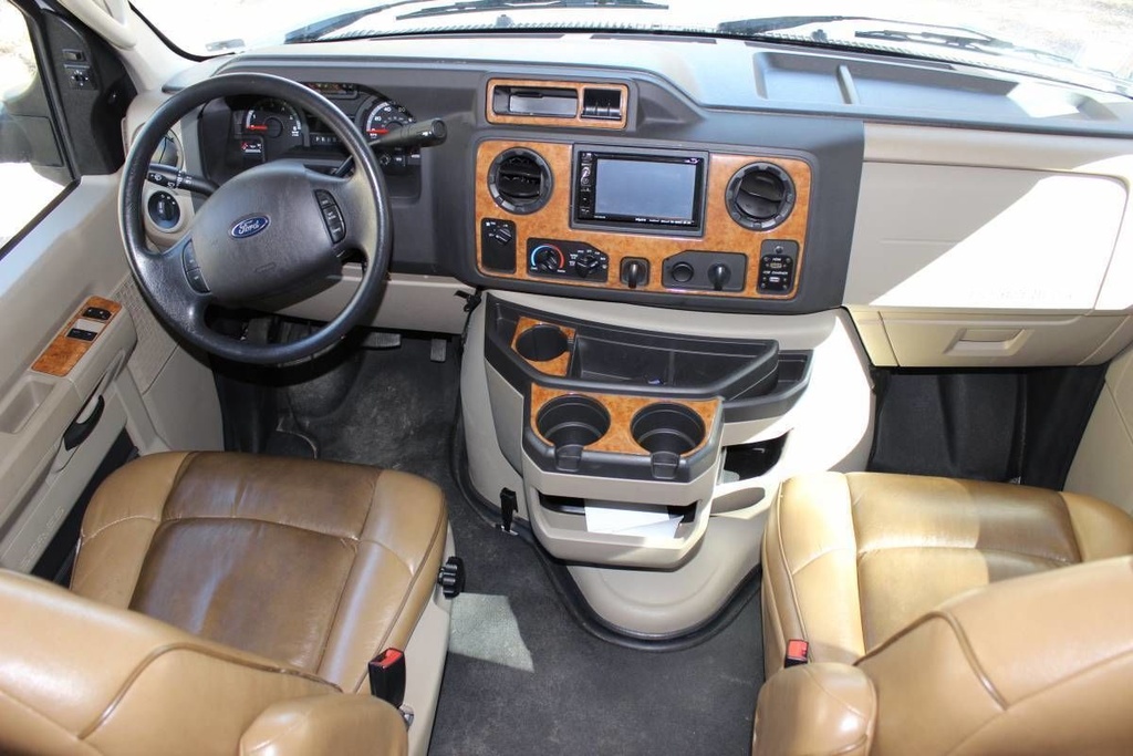 Photo 21 - 2016 Thor Class C Motorhome rental photo 23