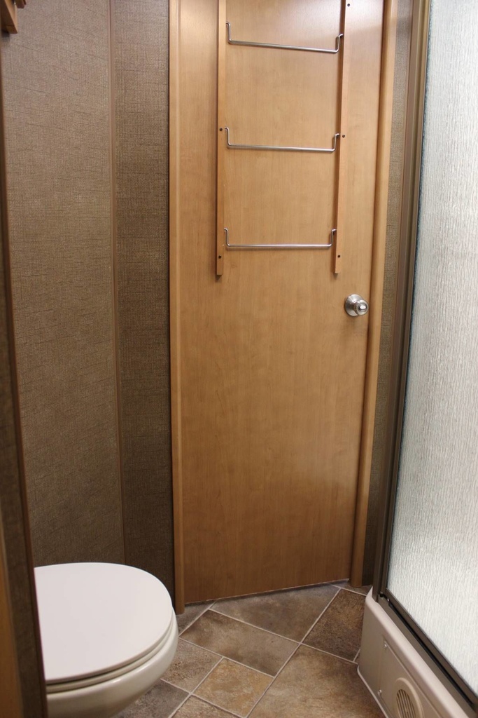 Photo 26 - 2016 Thor Class C Motorhome rental photo 28
