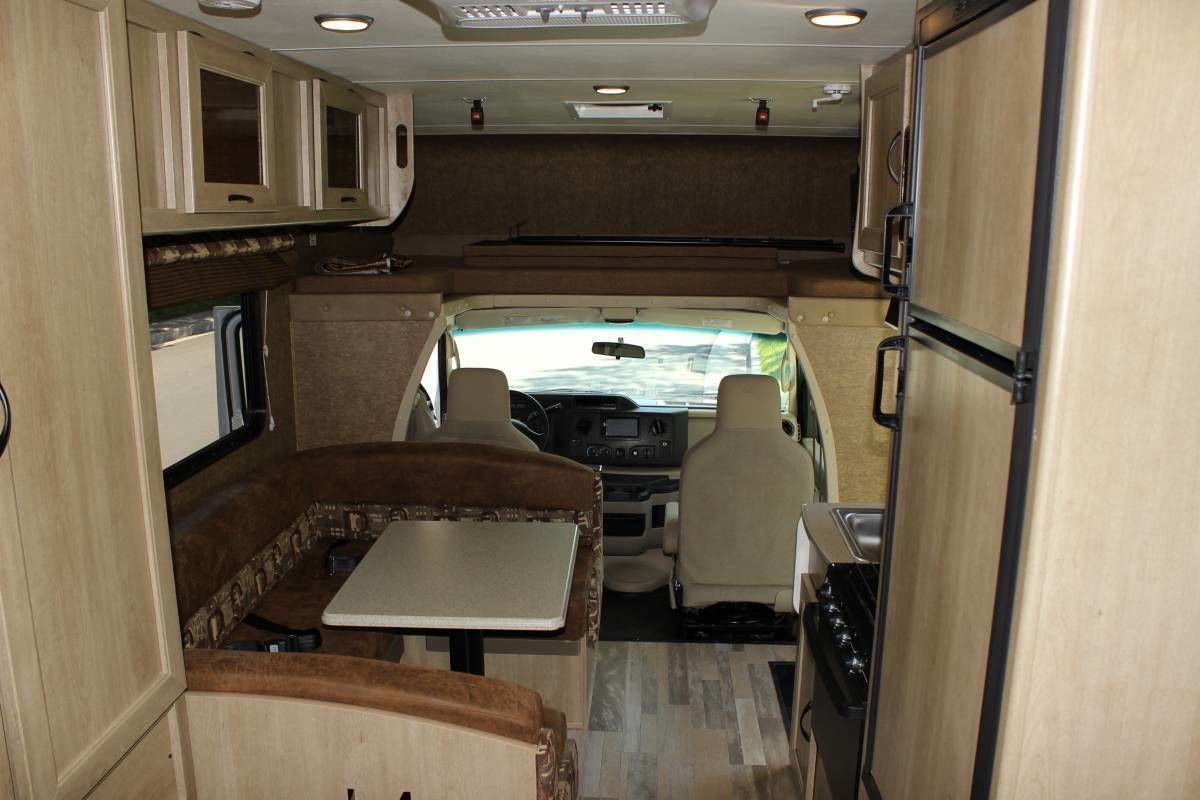 Photo 7 - 2016 Coachmen Class C Motorhome rental photo 9