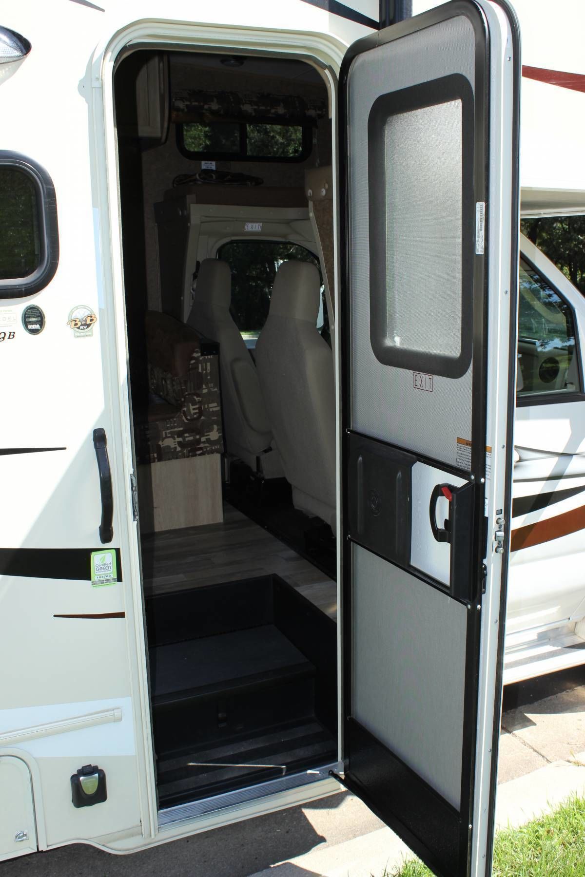 Photo 17 - 2016 Coachmen Class C Motorhome rental photo 19