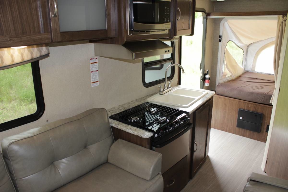 Photo 5 - 2017 Dutchmen Travel Trailer rental photo 7