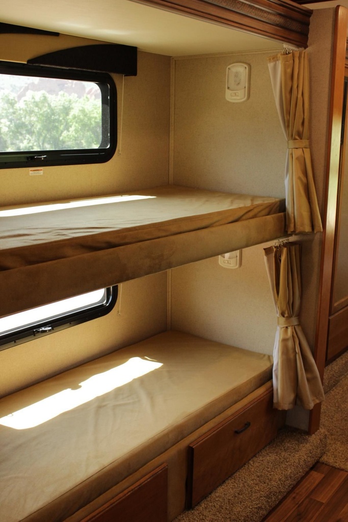 Photo 9 - 2015 Jayco Class C Motorhome rental photo 11
