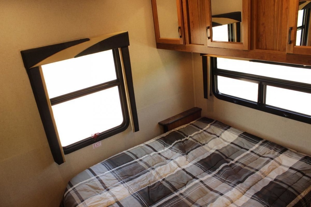 Photo 18 - 2015 Jayco Class C Motorhome rental photo 20