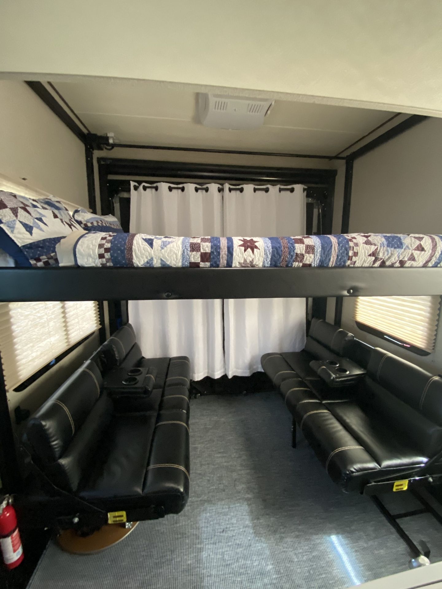 Photo 2 - 2018 Dutchman Toy Hauler rental photo 4