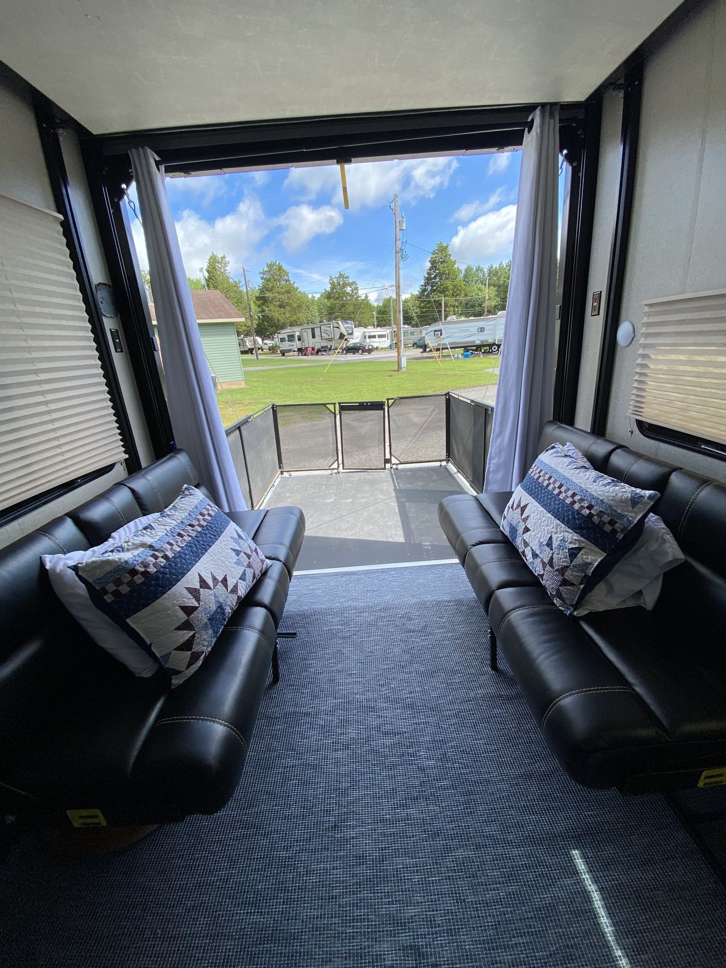 Photo 5 - 2018 Dutchman Toy Hauler rental photo 7