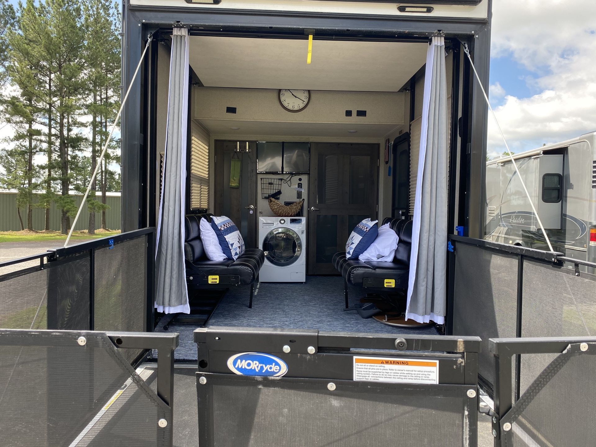 Photo 7 - 2018 Dutchman Toy Hauler rental photo 9