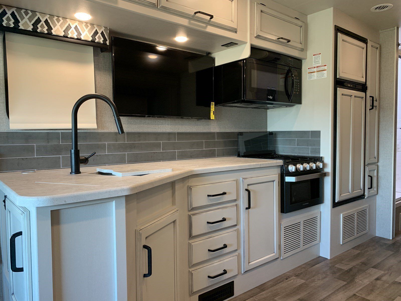 Photo 6 - 2020 Jayco Class A Motorhome rental photo 8