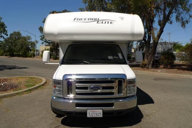 Photo 14 - 2013 Thor Motor Coach Class C Motorhome rental photo 16