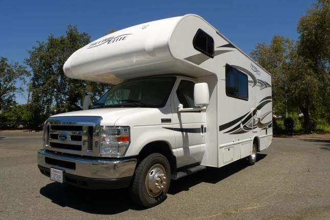 Photo 15 - 2013 Thor Motor Coach Class C Motorhome rental photo 17