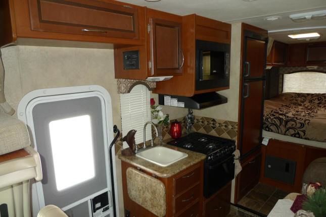Photo 16 - 2013 Thor Motor Coach Class C Motorhome rental photo 18