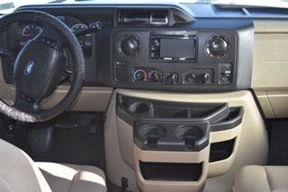 Photo 8 - 2015 Winnebago Class C Motorhome rental photo 10