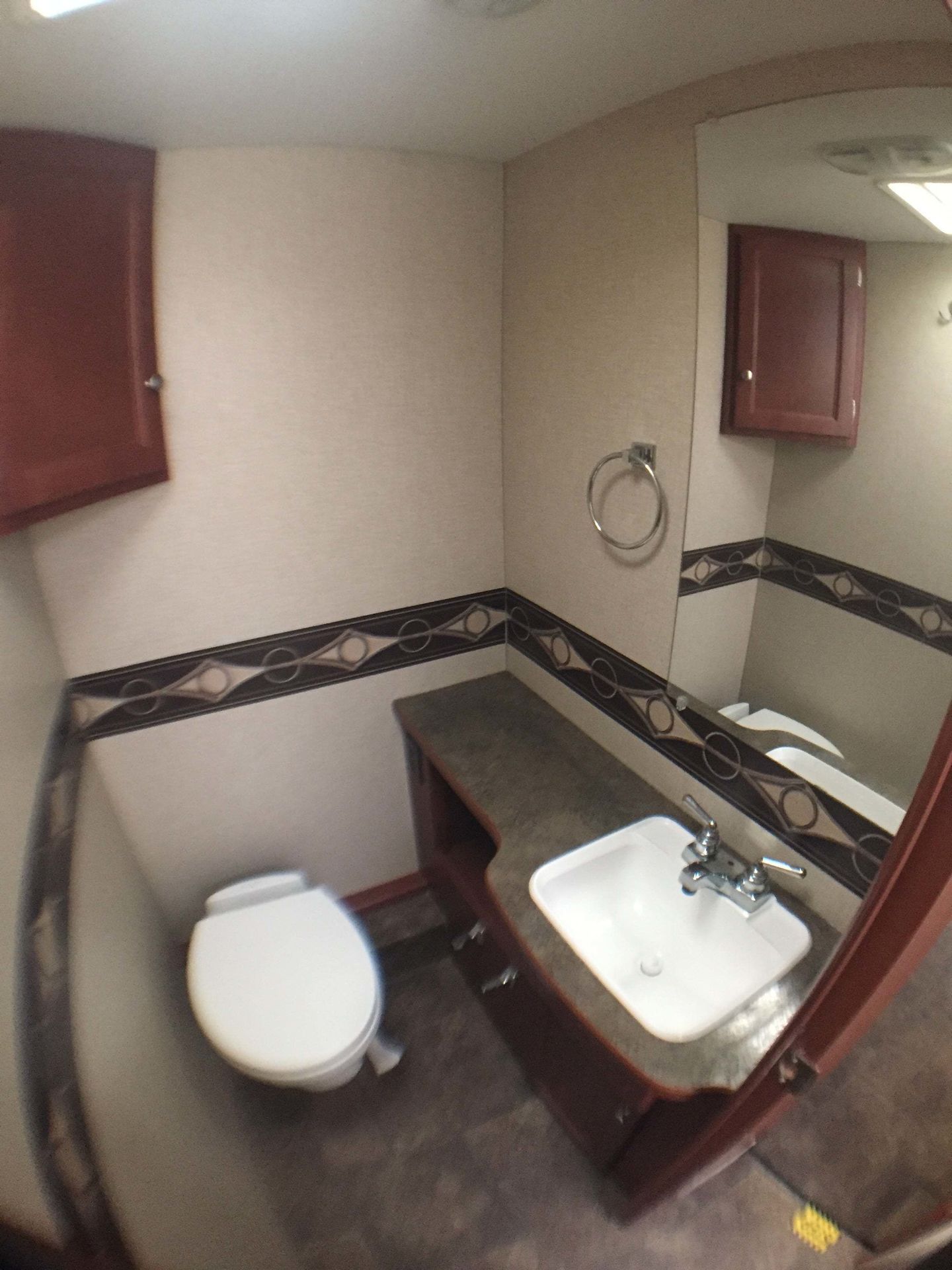 Photo 21 - 2015 Winnebago Class C Motorhome rental photo 23