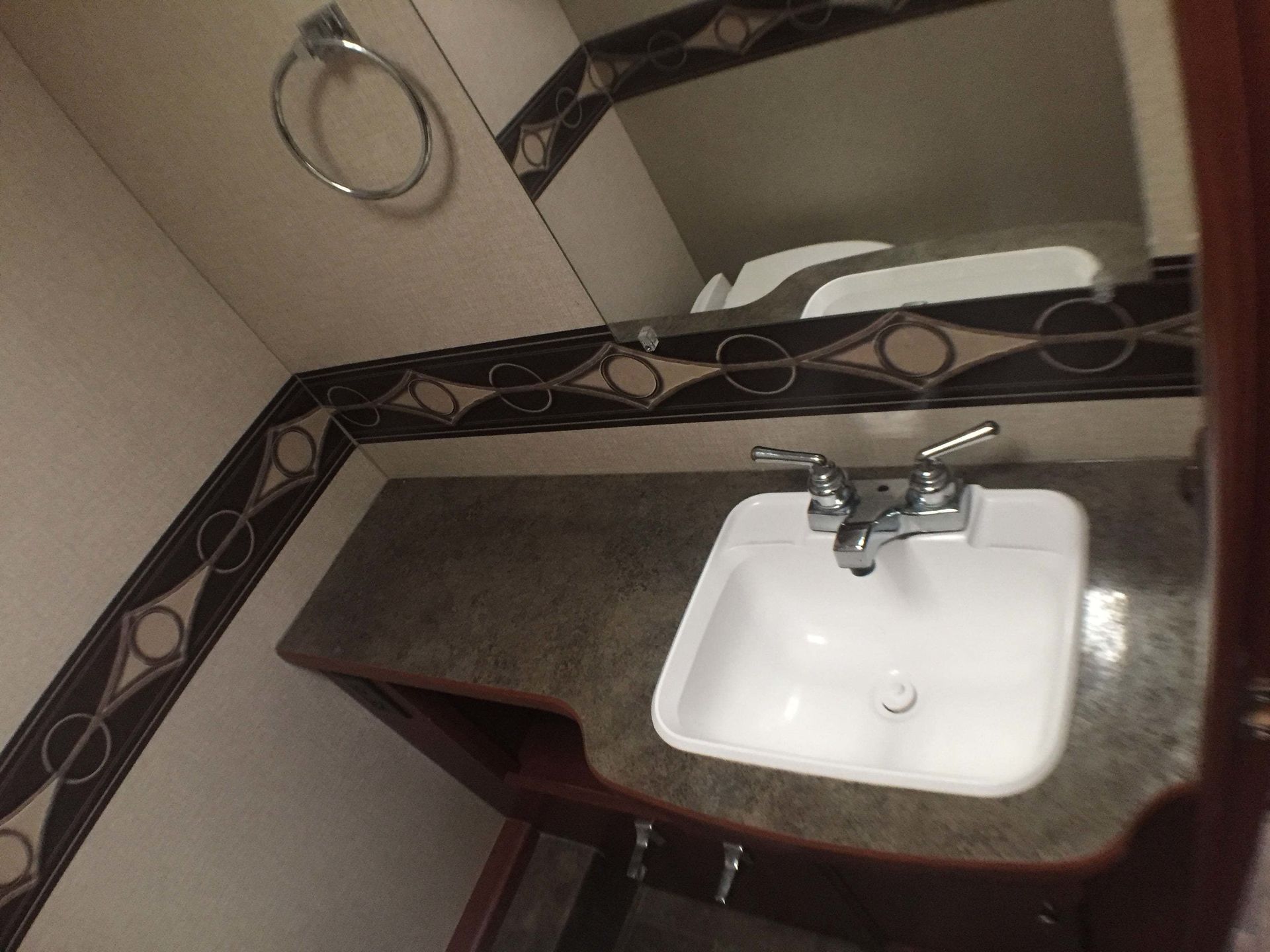 Photo 22 - 2015 Winnebago Class C Motorhome rental photo 24