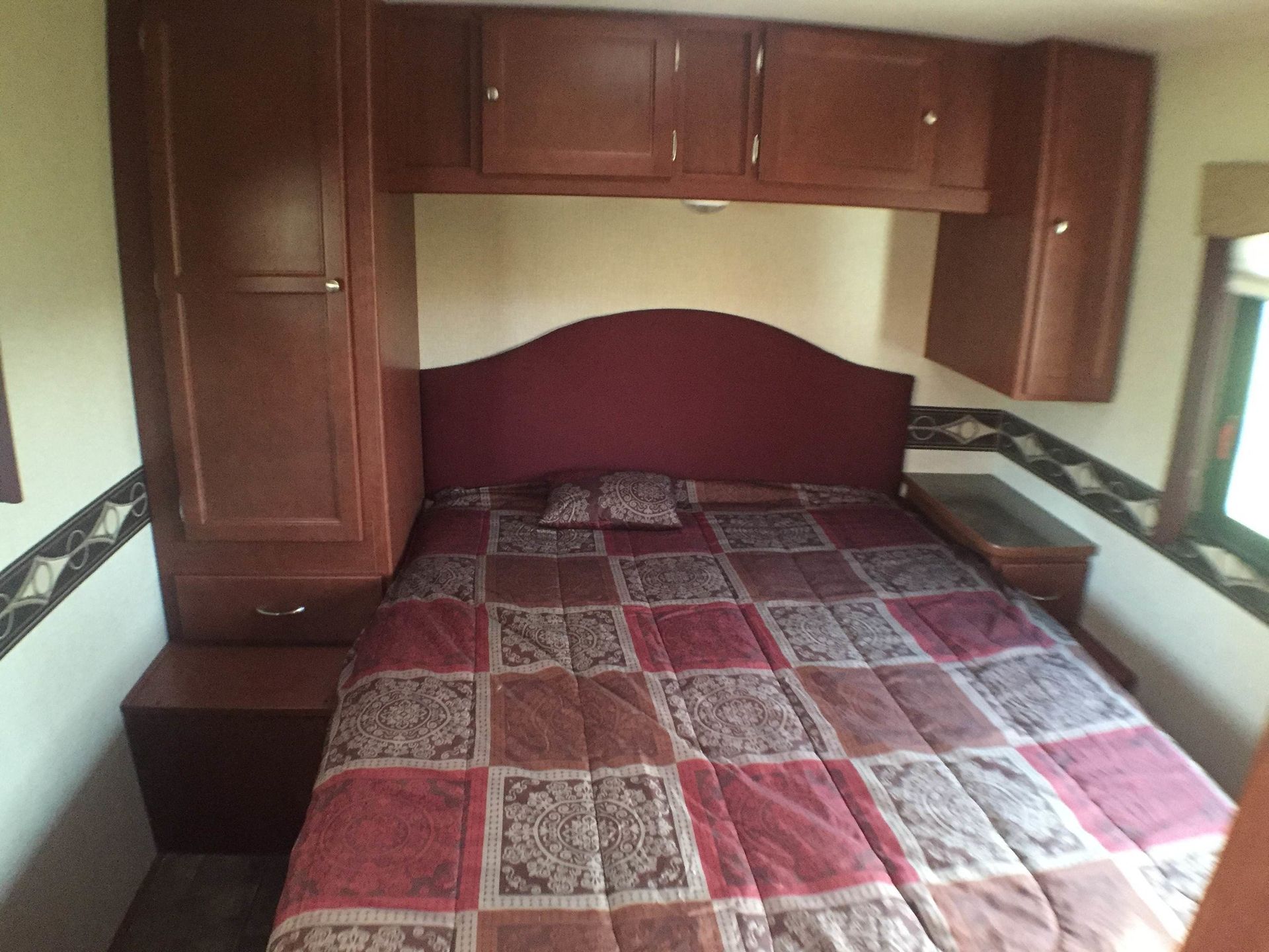 Photo 24 - 2015 Winnebago Class C Motorhome rental photo 26