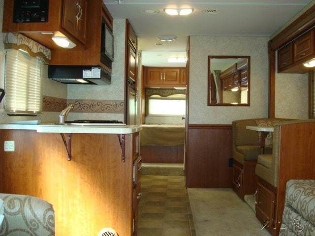 Photo 12 - 2008 Thor Motor Coach Class C Motorhome rental photo 14
