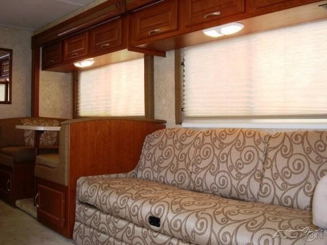 Photo 14 - 2008 Thor Motor Coach Class C Motorhome rental photo 16