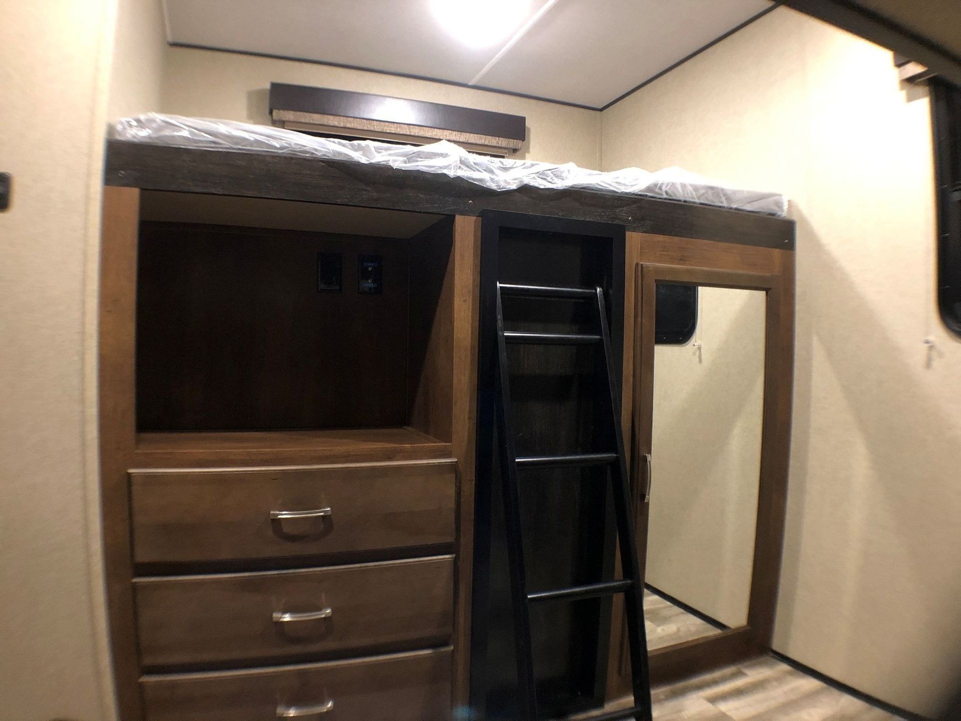 Photo 11 - 2019 Grand Design Travel Trailer rental photo 13