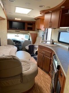 Photo 4 - 2009 Coachmen Class C Motorhome rental photo 6
