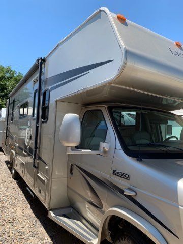 Photo 11 - 2009 Coachmen Class C Motorhome rental photo 13