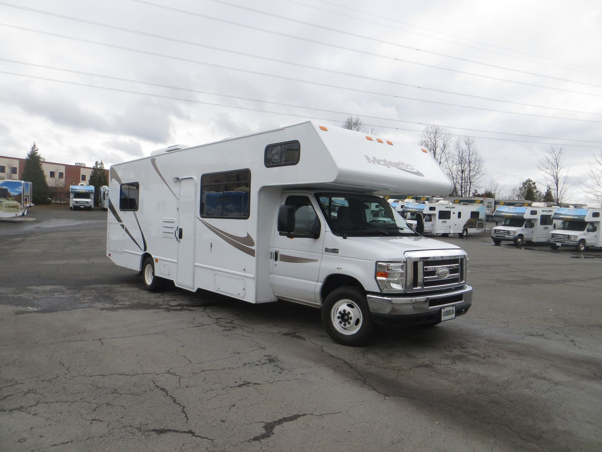 Photo 0 - 2015 Thor Class C Motorhome rental photo 2