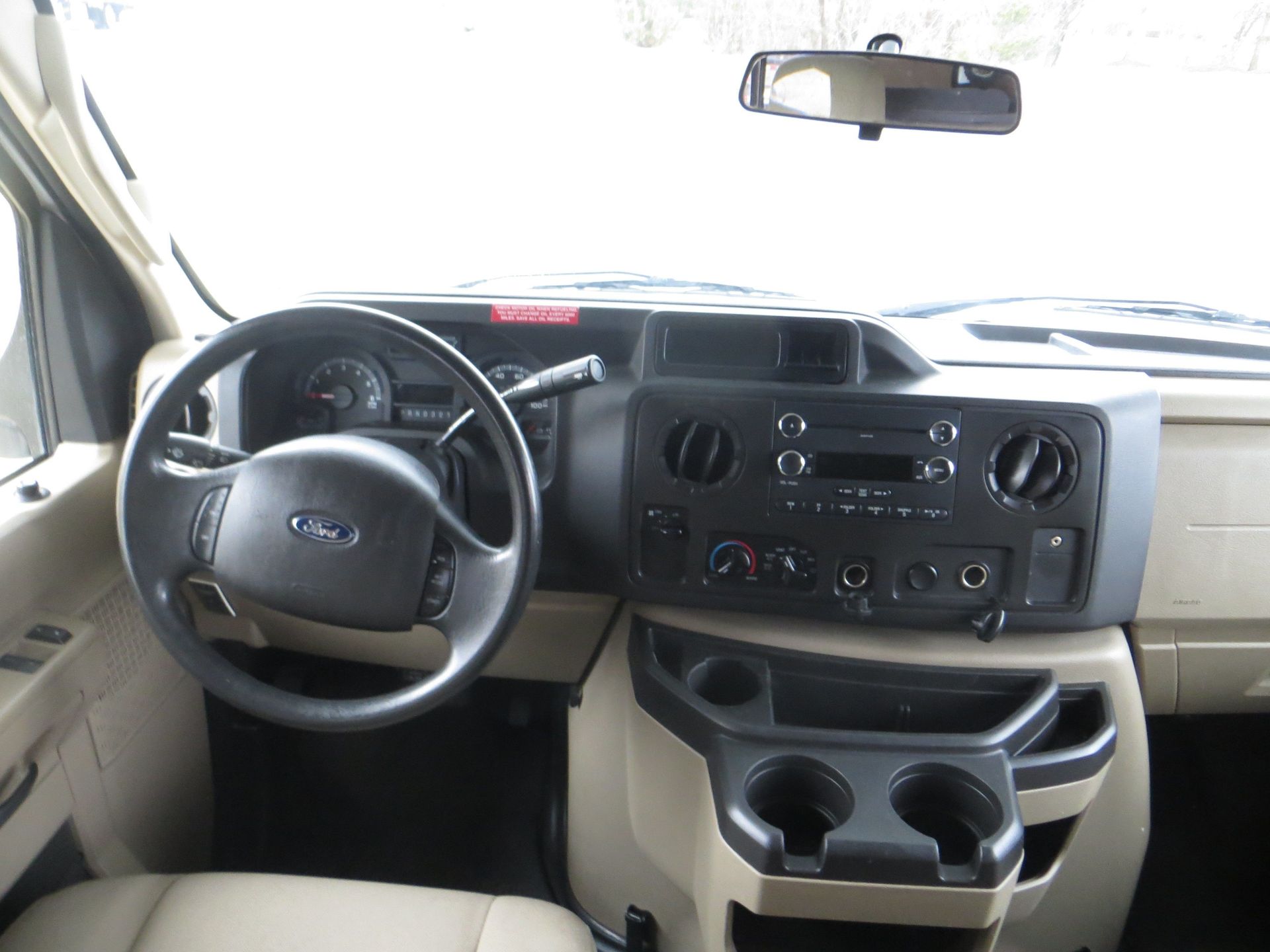 Photo 4 - 2015 Thor Class C Motorhome rental photo 6