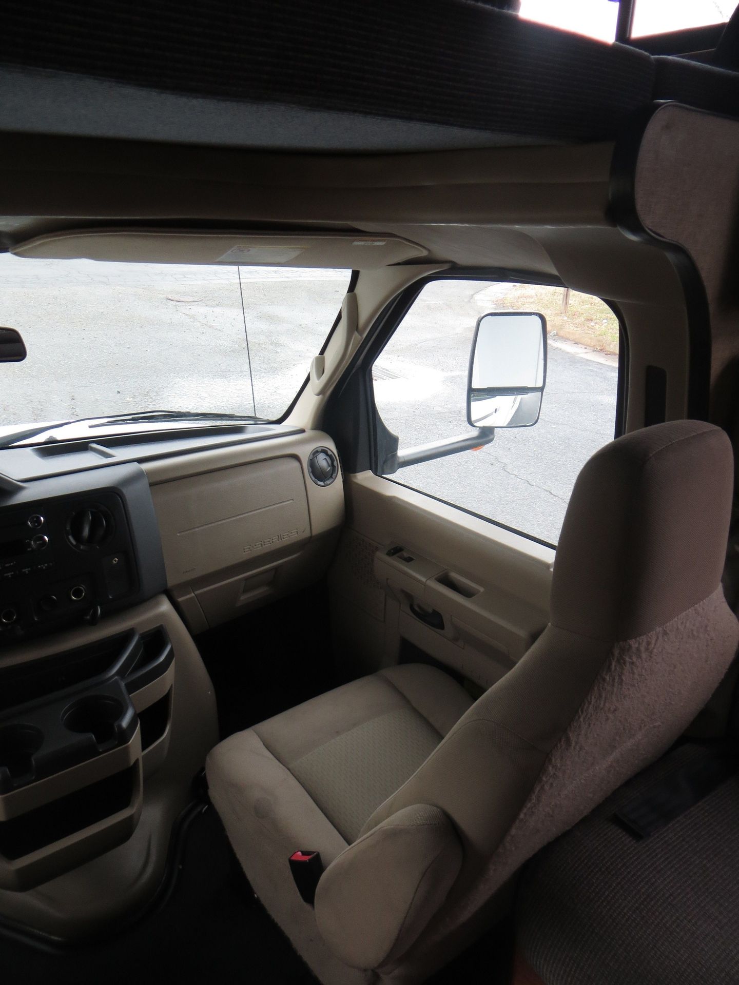 Photo 6 - 2015 Thor Class C Motorhome rental photo 8