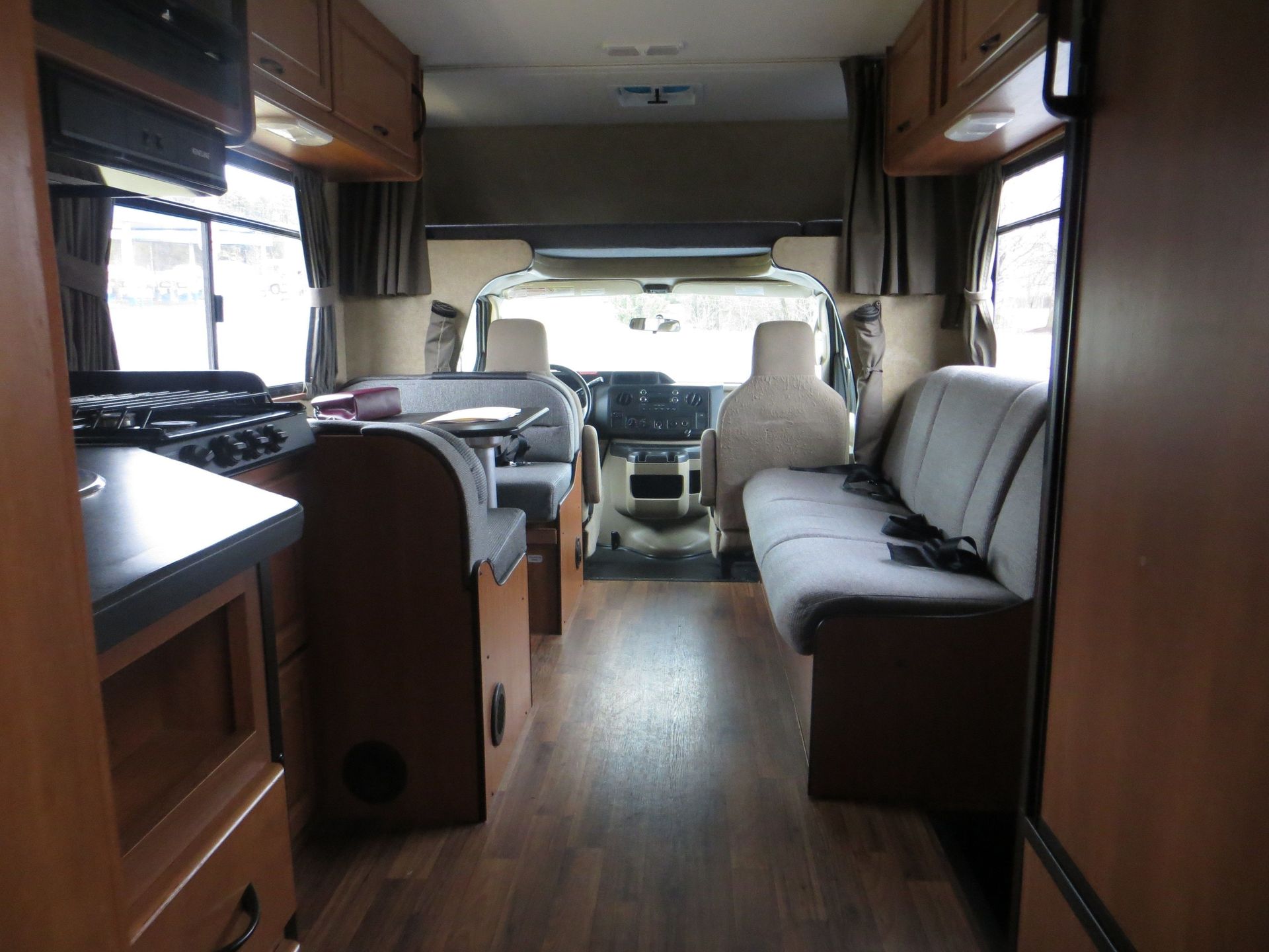 Photo 9 - 2015 Thor Class C Motorhome rental photo 11