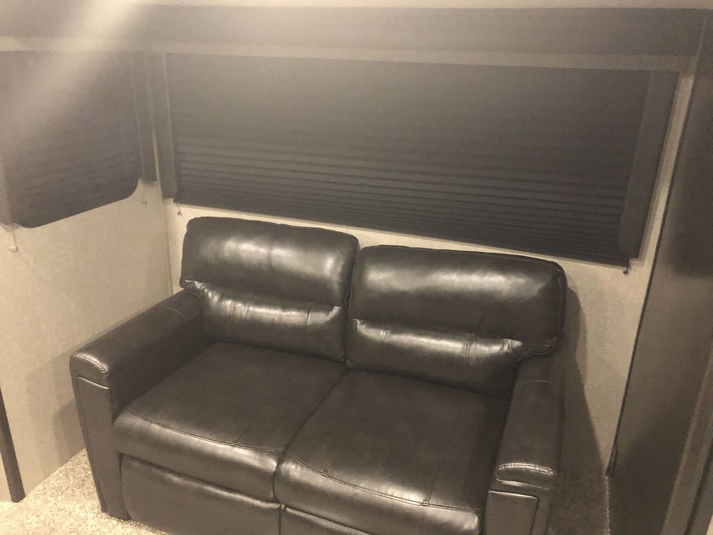 Photo 7 - 2018 Grand Design Travel Trailer rental photo 9