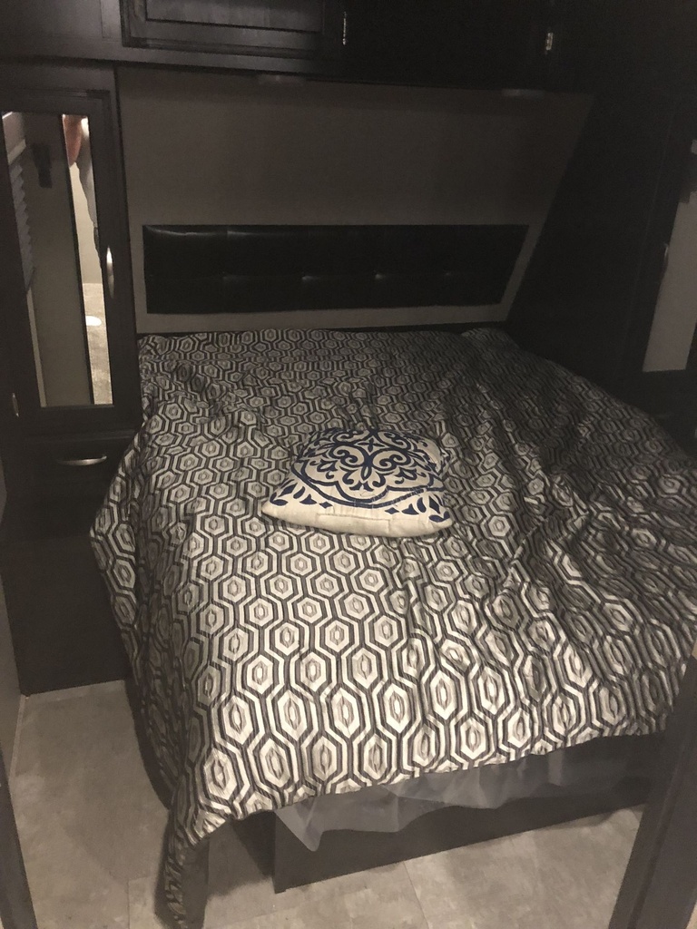 Photo 9 - 2018 Grand Design Travel Trailer rental photo 11