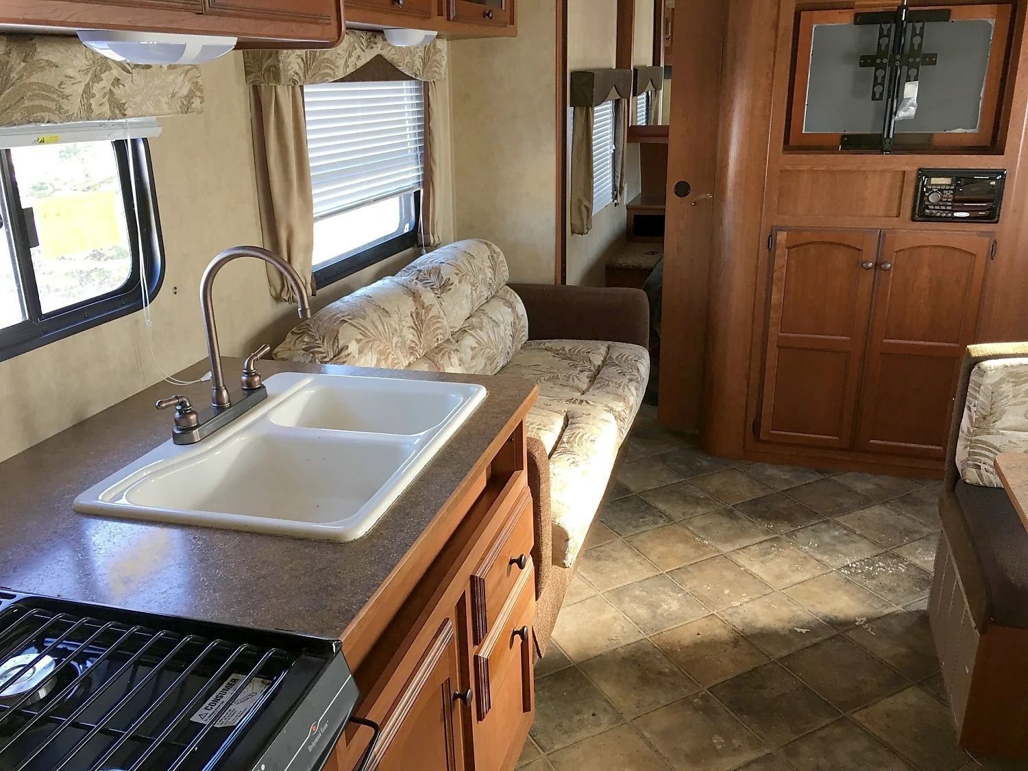 Photo 11 - 2012 Dutchmen Travel Trailer rental photo 13