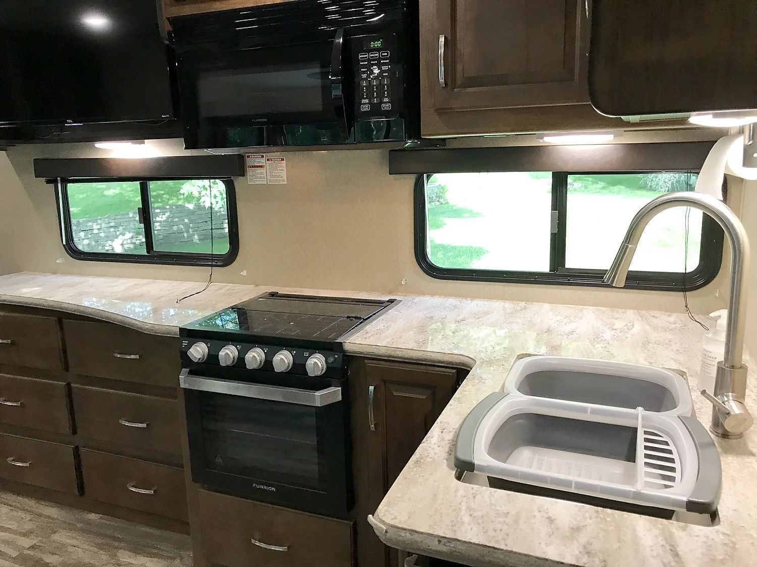 Photo 5 - 2018 Grand Design Travel Trailer rental photo 7