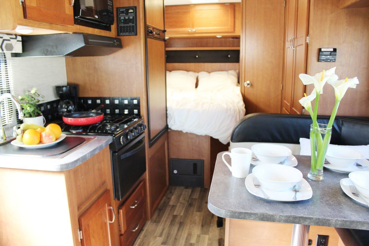 Photo 7 - 2018 Winnebago Class C Motorhome rental photo 9