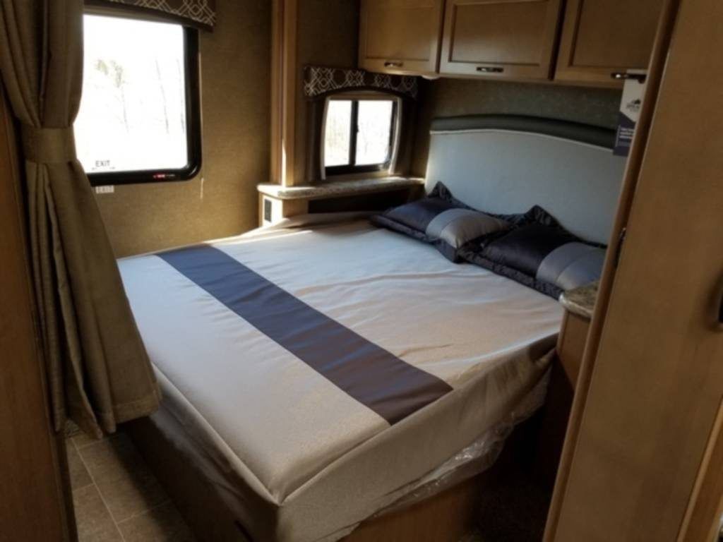Photo 6 - 2018 Thor Class C Motorhome rental photo 8